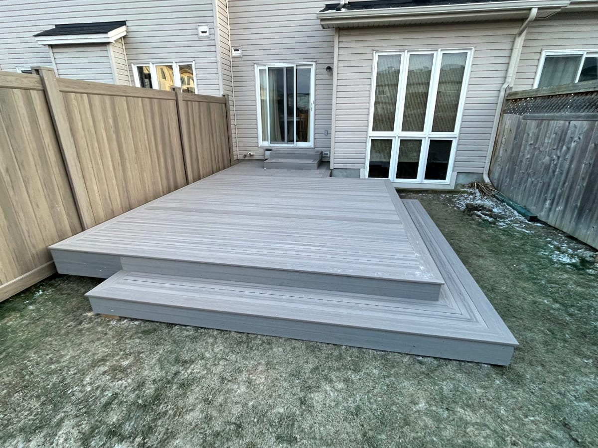 Grey deck with wide step